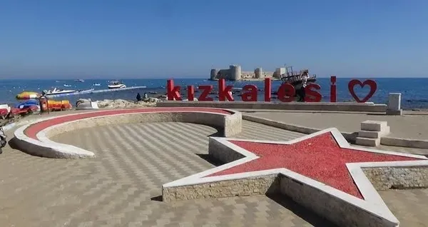 dogal-kumsali-mavi-bayrakli-sahilleri-ve-tarihi-yapitlariyla-akdenizin-incisi-kizkalesi-1752328815378.jpg