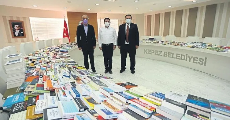 Bakan Ersoy’dan 2 bin kitap bağışı