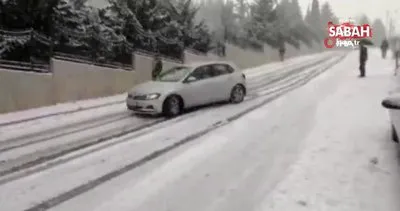 Son dakika: İstanbul’da karda kayan aracın bariyerlere çarpma anı kamerada | Video