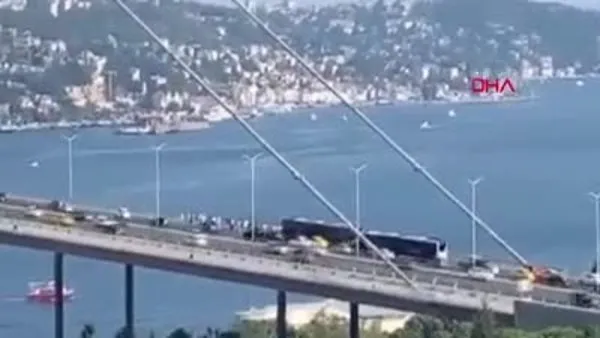 SON DAKİKA: 15 Temmuz Şehitler Köprüsü'nde metrobüs arızası! Olay yerinden ilk görüntüler...