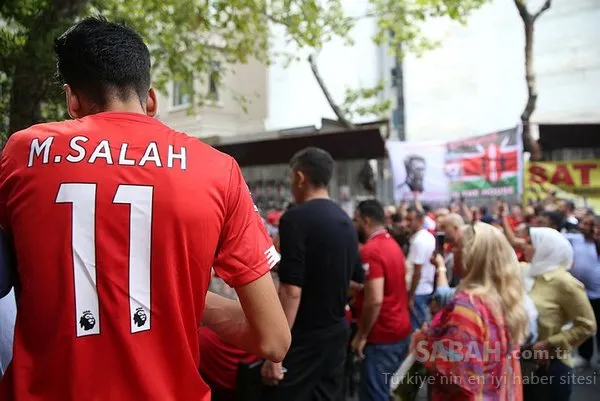 İstanbul karnaval alanına döndü! Chelsea ve Liverpool taraftarı maç saatini bekliyor