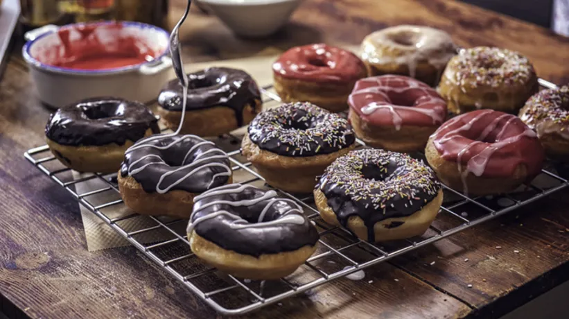 Kahve yanına en çok bu yakışıyor! Ev yapımı donut tarifi