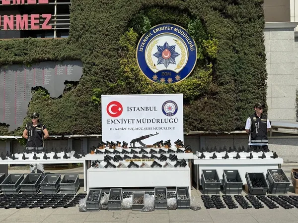 Ele geçirilen silahların sergisi