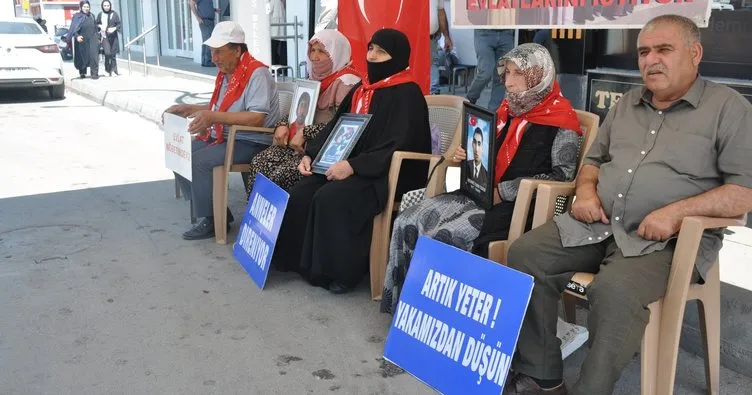 Muşlu aileler evlat nöbetini sürdürdü