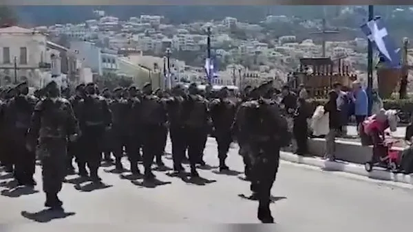 Yunanistan'dan yeni provokasyon: Sisam Adası'nda askeri geçit töreni düzenledi!