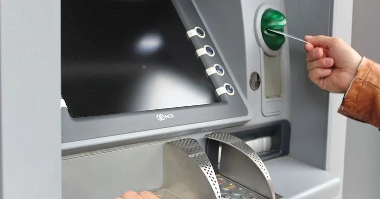 Hollanda’da hırsızlar ATM’yi patlattı