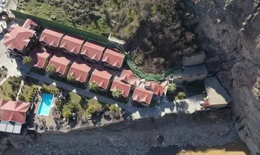 İstinat duvarı apart otelin üzerine çöktü! #artvin