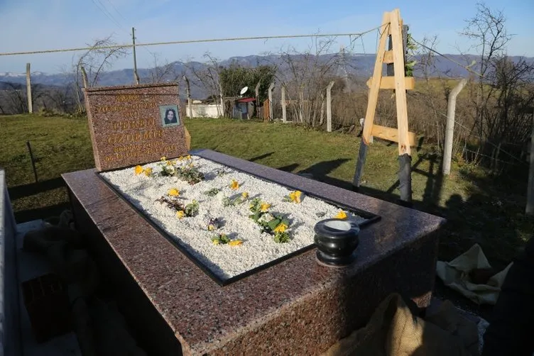 Ceren Özdemir’in mezar taşına sosyal medya hesabındaki paylaşımı yazıldı