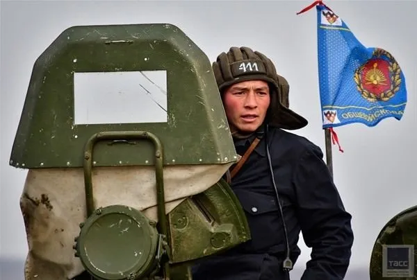 Rusya'da tank biatlonu yarışması