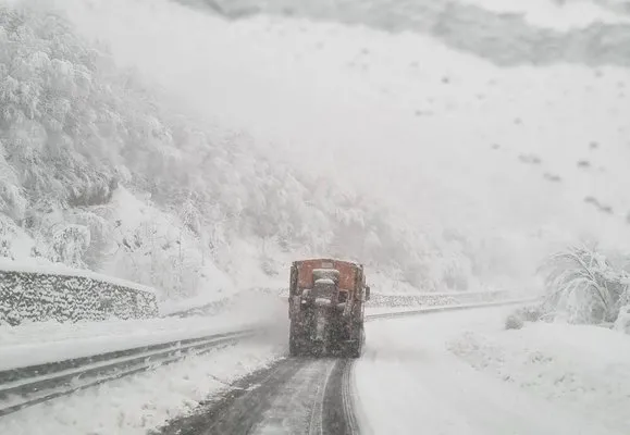 Zonguldak’ta karla mücadele sürüyor