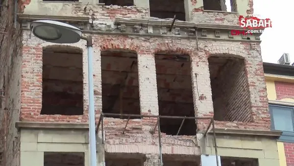 Beyoğlu'nda 5 katlı binada çökme: Yol, araç ve tramvay trafiğine kapatıldı! | Video