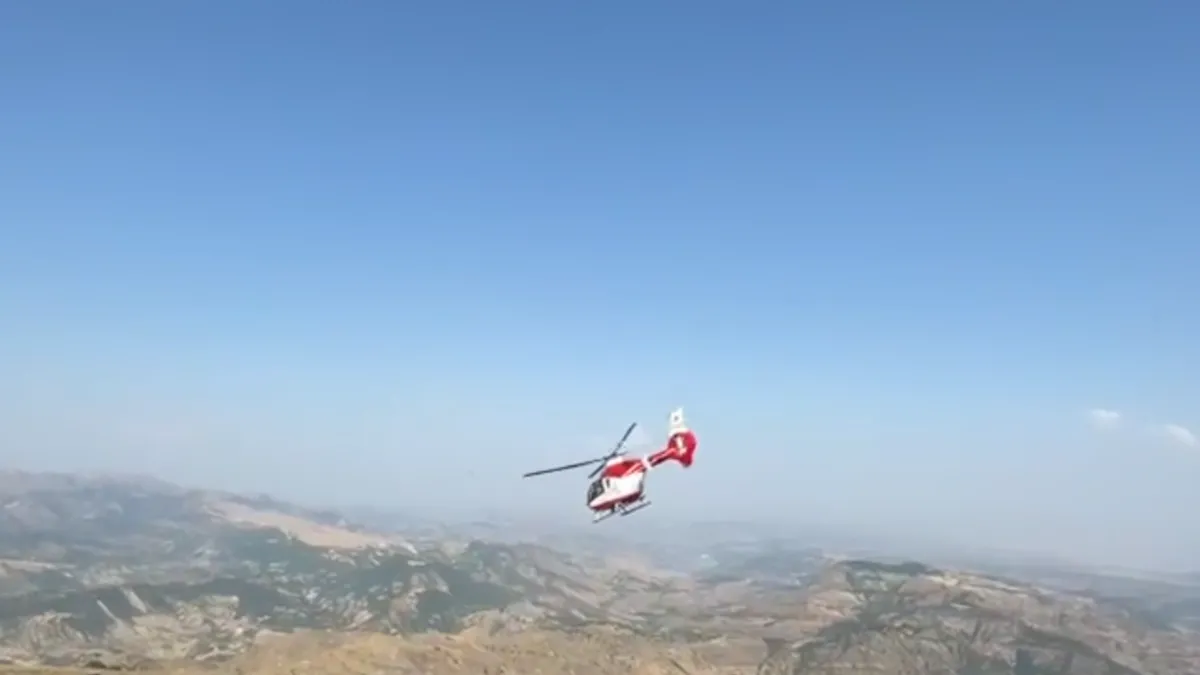Tunceli’de dağlık alanda ayağı kırılan kadın için ambulans helikopter havalandı Tunceli’de dağlık alanda ayağı kırılan kadın için ambulans helikopter havalandı