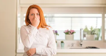 Kızartma yaparken eve yayılan o kokuyu saniyeler içinde bitiriyor! Cezvenin içine atmanız yeterli