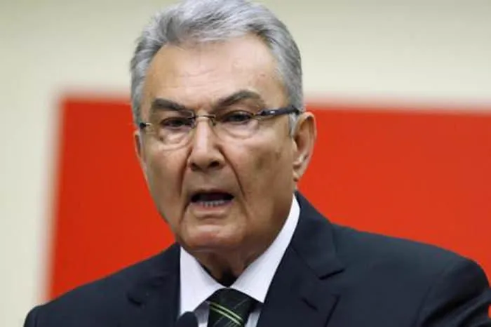 Deniz Baykal kimdir?