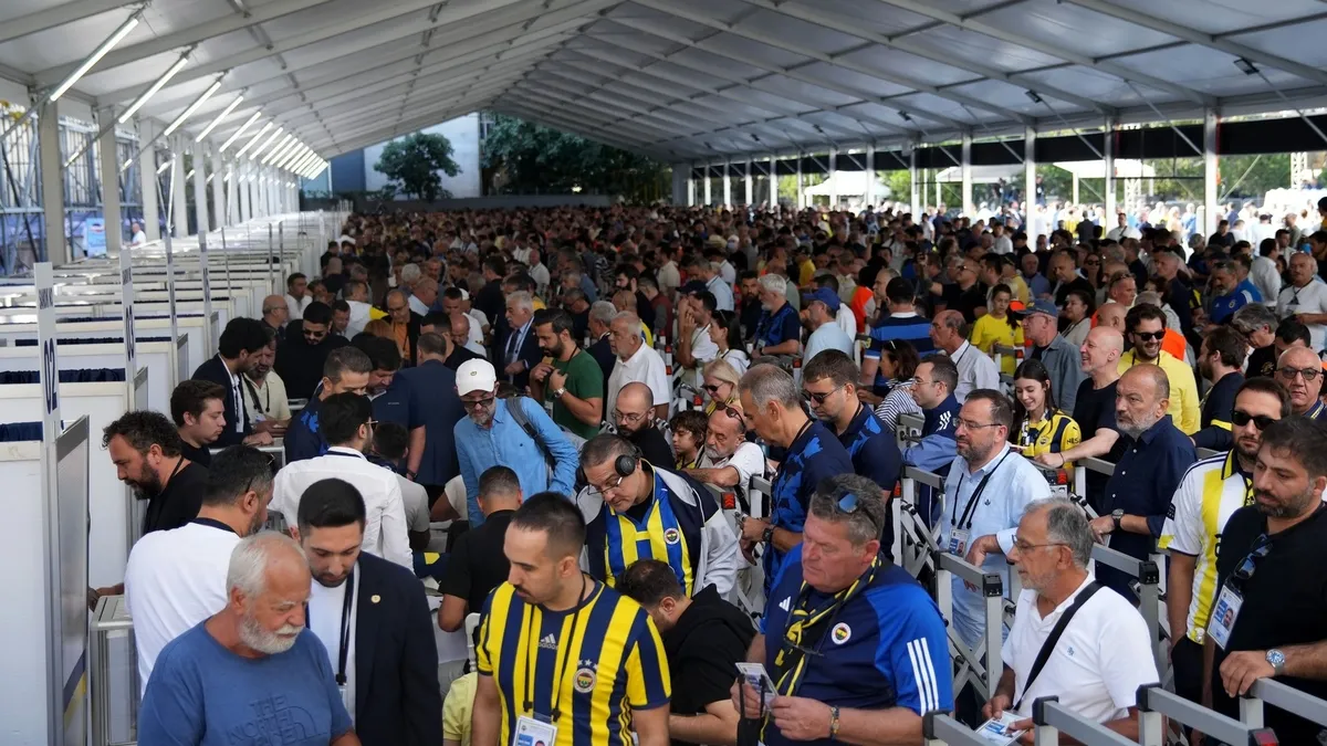Fenerbahçe Spor Kulübü'nün olağanüstü seçimli genel kurul toplantısı ve başkanlık yarışı.