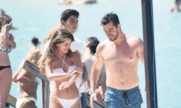 Sevgilisi ve ailesi ile tatilde