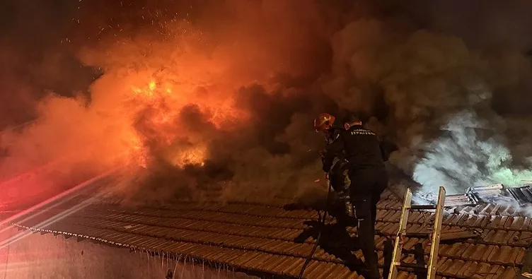 Bursa’da yangın: 4 dükkan alevlere teslim oldu