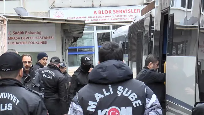usak-belediyesine-yolsuzluk-operasyonunda-yeni-gelisme-16-kisi-tutuklandi-1776880190837.jpeg Uşak Belediyesi’ne yolsuzluk operasyonunda yeni gelişme: 16 kişi tutuklandı!