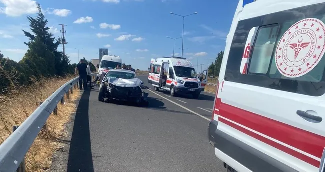 Tekirdağ’da otomobil ile yolcu minibüsü kafa kafaya çarpıştı