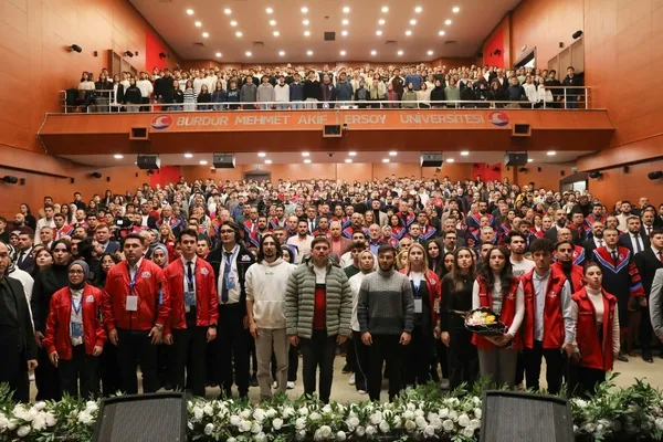 selcuk-bayraktara-maku-ve-sduden-fahri-doktora-unvani-1734683027486.jpg