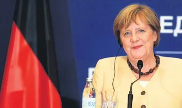 Merkel Macron’u ezdi geçti