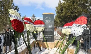 Aşık Veysel vefatının 49. yılında mezarı başında anıldı #sivas Aşık Veysel vefatının 49. yılında mezarı başında anıldı #sivas