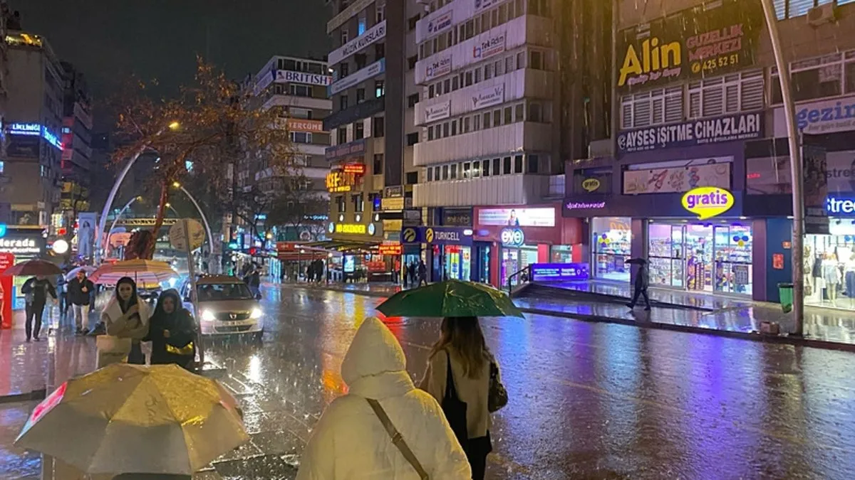 Ankara'da dolu yağışı hayatı felç etti!