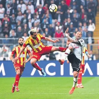 Murat Yýldýrým'dan Ricardo Quaresma'ya uçan tekme