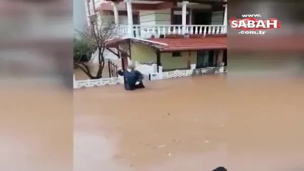 Koca, İzmir'deki selde evinden çıkamayan hastaya, suya girerek müdahaleye giden hemşirenin videosunu paylaştı | Video