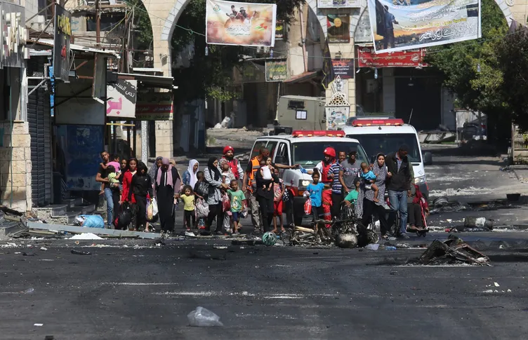İsrail’den Batı Şeria’da yeni skandal! Filistinlilerin bölgeye girişini engelliyorlar