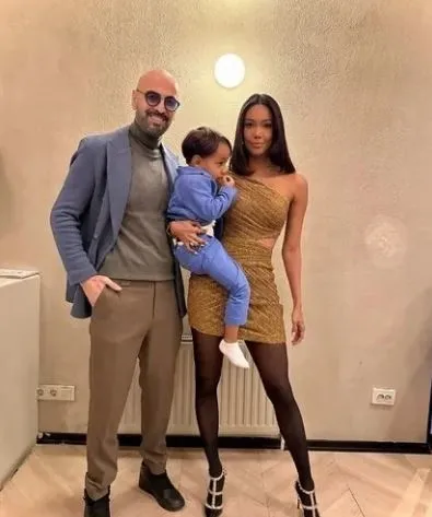 Soner Sarıkabadayı ikinci çocukla birlikte imaj tazeledi! İşte yeni imajı!