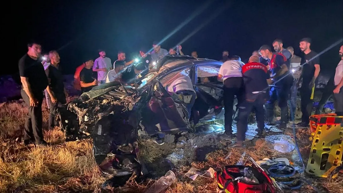 Elazığ’da feci kaza: 2 ölü, 3 yaralı