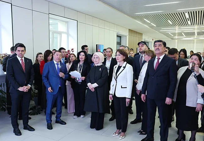 emine-erdogan-kazakistanda-sifir-atik-egitim-laboratuvarinin-acilisini-yapti-1778758938128.jpeg