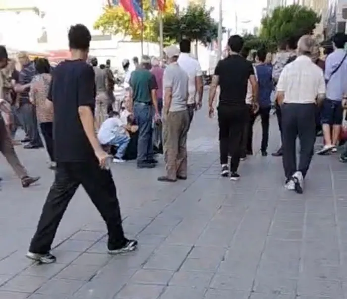 esenlerde-kendini-yaralayip-bicakla-polislerin-uzerine-yuruyen-supheli-kamerada-ek-goruntu-guncelleme-1788422107313.jpg