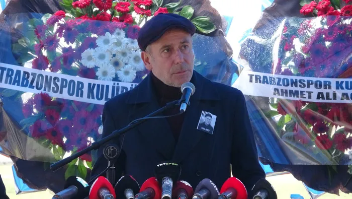son-dakika-trabzonspor-haberleri-trabzonspor-efsanesi-ahmet-suat-ozyazici-son-yolculuguna-ugurlandi-1676803360179.jpg