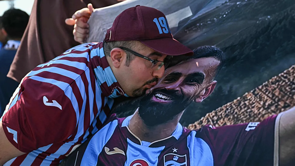 Trabzon’da 7’den 70’e herkes Salah’ı bekliyor Trabzon’da 7’den 70’e herkes Salah’ı bekliyor