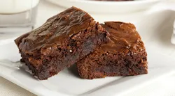 Dışı hafif kıtır, içi akışkan! Tam kıvamında brownie tarifi