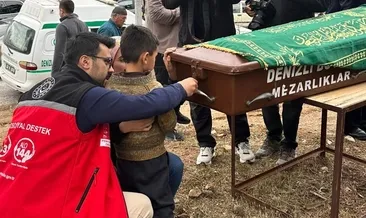 Denizli’de yürek sızlatan görüntü... Babasına böyle veda etti