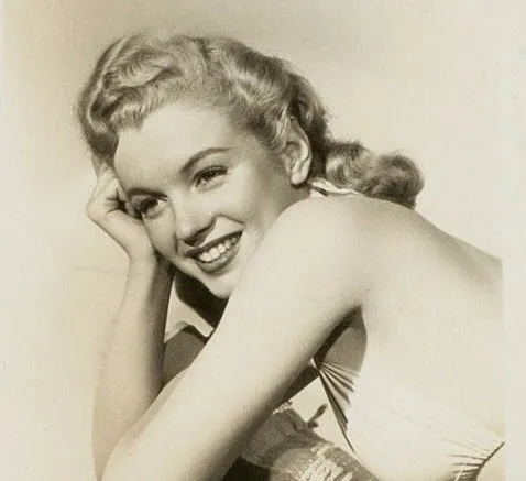 Marilyn Monroe hiç görülmemiş fotoğraflarıyla şaşırttı!