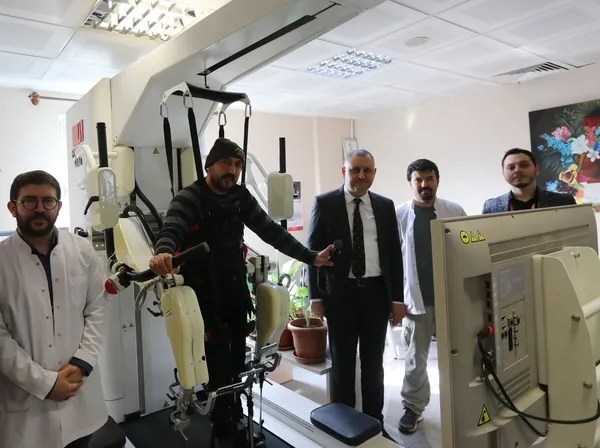 rizede-robotik-rehabilitasyon-cihazi-tedavi-yapiyor-1706008768446.jpg