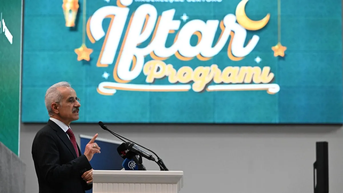 Sosyal medyada 15 yaş kısıtlaması! Bakan Uraloğlu detayları duyurdu Sosyal medyada 15 yaş kısıtlaması! Bakan Uraloğlu detayları duyurdu