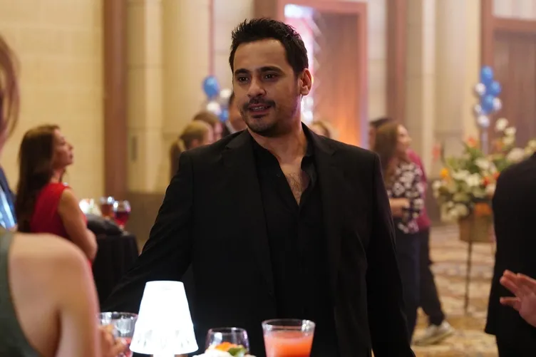 ’Bir Gece Masalı’nda Ozan Canfeza’yı kandırıyor!