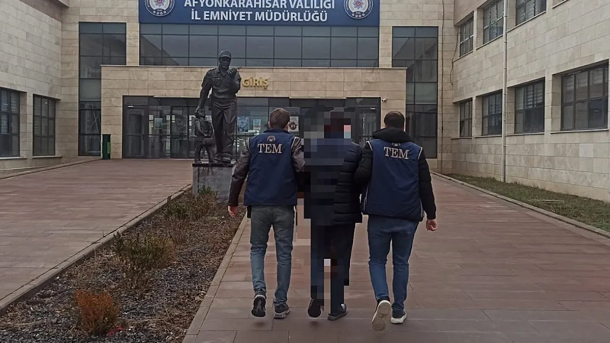 Haklarında kesinleşmiş hapis cezası vardı: FETÖ üyesi 2 kişi kıskıvrak yakalandı! Haklarında kesinleşmiş hapis cezası vardı: FETÖ üyesi 2 kişi kıskıvrak yakalandı!