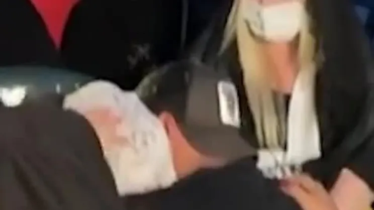 Kardeşi Selçuk Tektaş'ın ölümüyle yıkılan Alişan kardeşinin mevlidine katıldı! Alişan akşam ezanını okudu! | Video