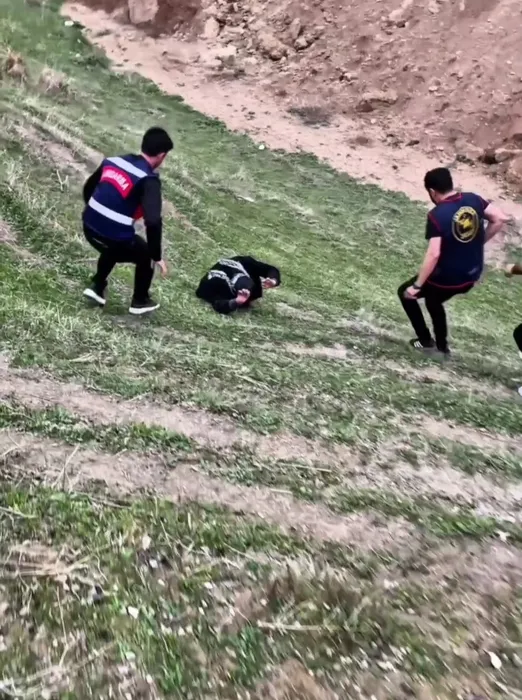 Tam 223 yıl hapisle aranıyordu! Aylarca bakın nasıl saklanmış...