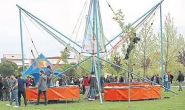 Bungee jumping yapanlara destek