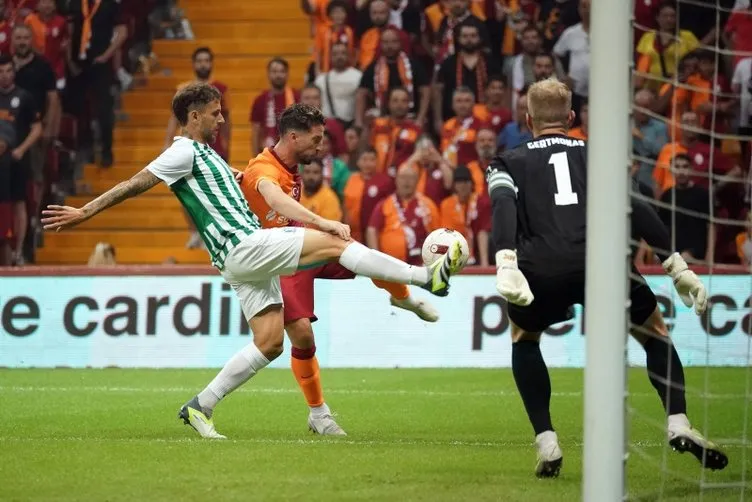Son dakika haberi: Dries Mertens Galatasaray tarihine geçti! Yıldız isim Hagi’yi bile geride bıraktı...