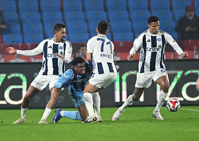 canli-super-ligde-trabzonspor-kasimpasa-maci-1769193662560.jpeg