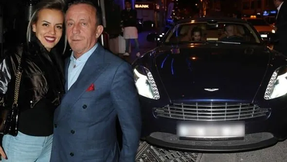 Ali Ağaoğlu yeni otomobili ile Bebek'te