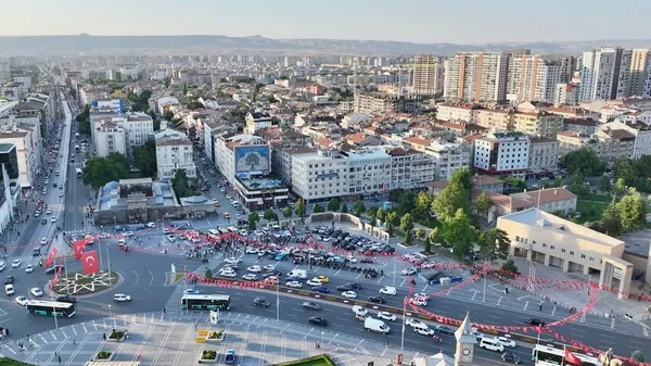 nostaljinin-kalbi-fuar38-kapilarini-acti-kayseride-yuz-binler-ayni-coskuda-bulustu-1785586422476.jpg